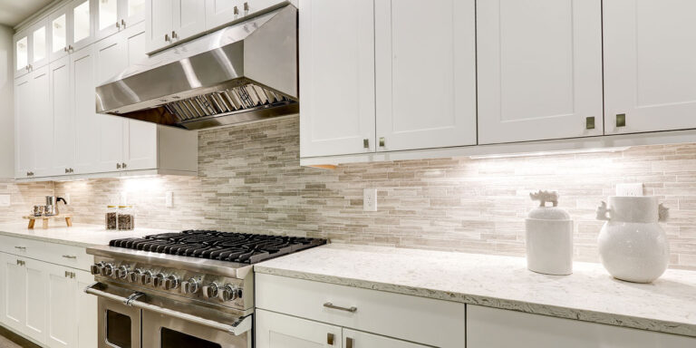 Exprimez votre style grâce à des d’armoires et une quincaillerie modernisées