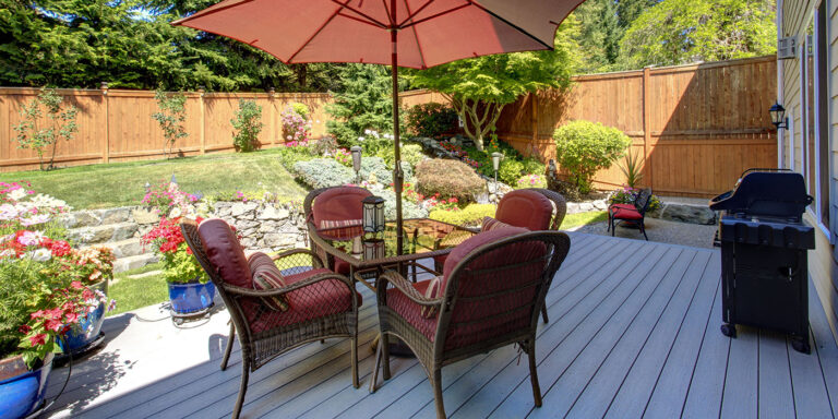 En route vers la saison des terrasses : clôtures modernes et renouveau du patio